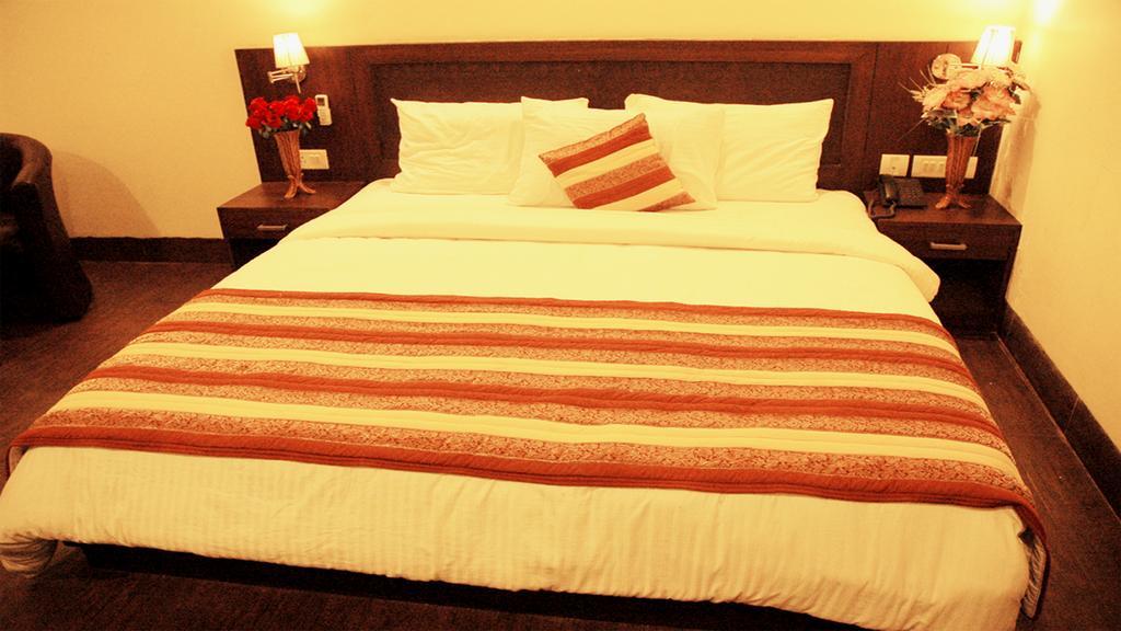 Airport Hotel Daya Capitol New Delhi Exteriör bild