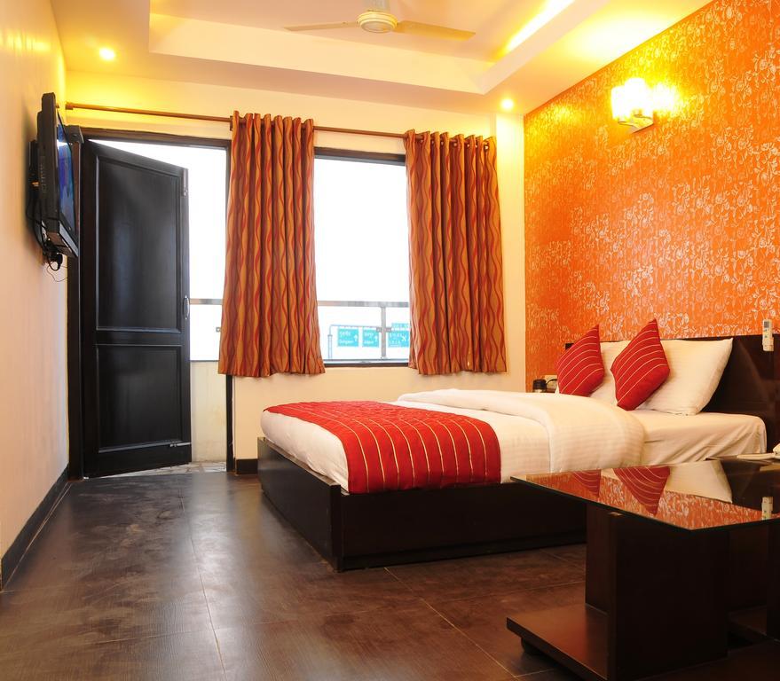 Airport Hotel Daya Capitol New Delhi Exteriör bild