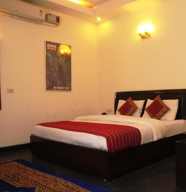 Airport Hotel Daya Capitol New Delhi Exteriör bild
