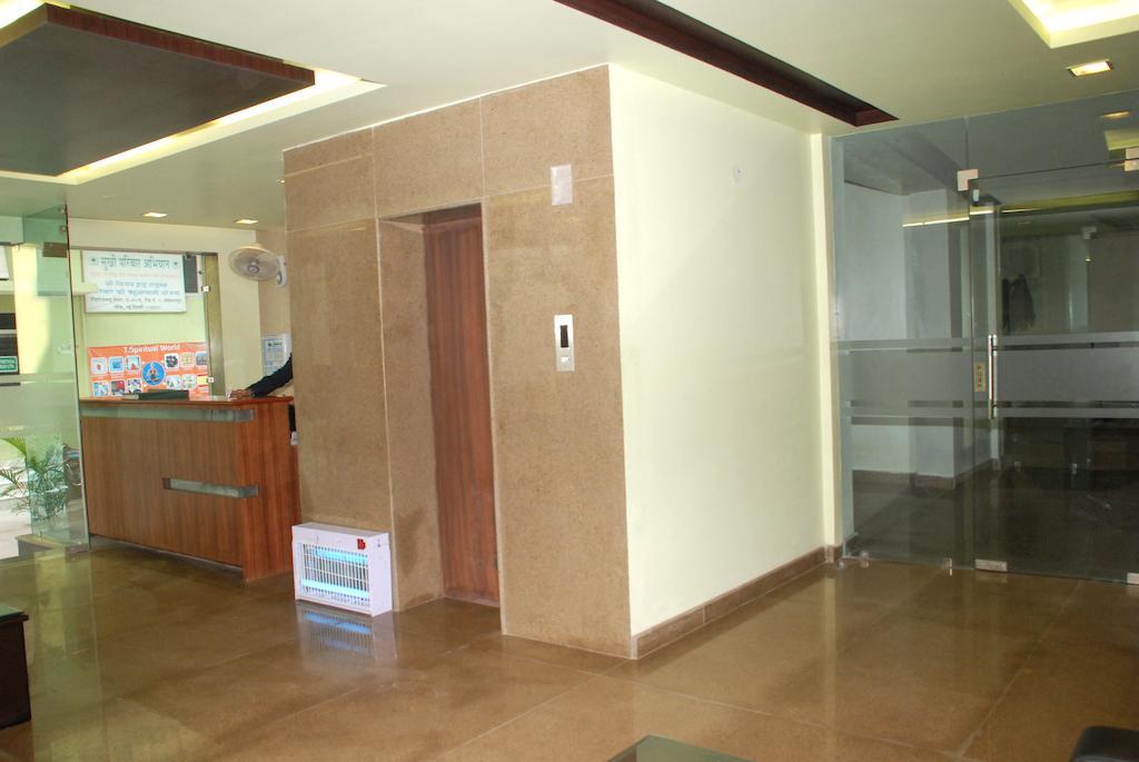 Airport Hotel Daya Capitol New Delhi Exteriör bild