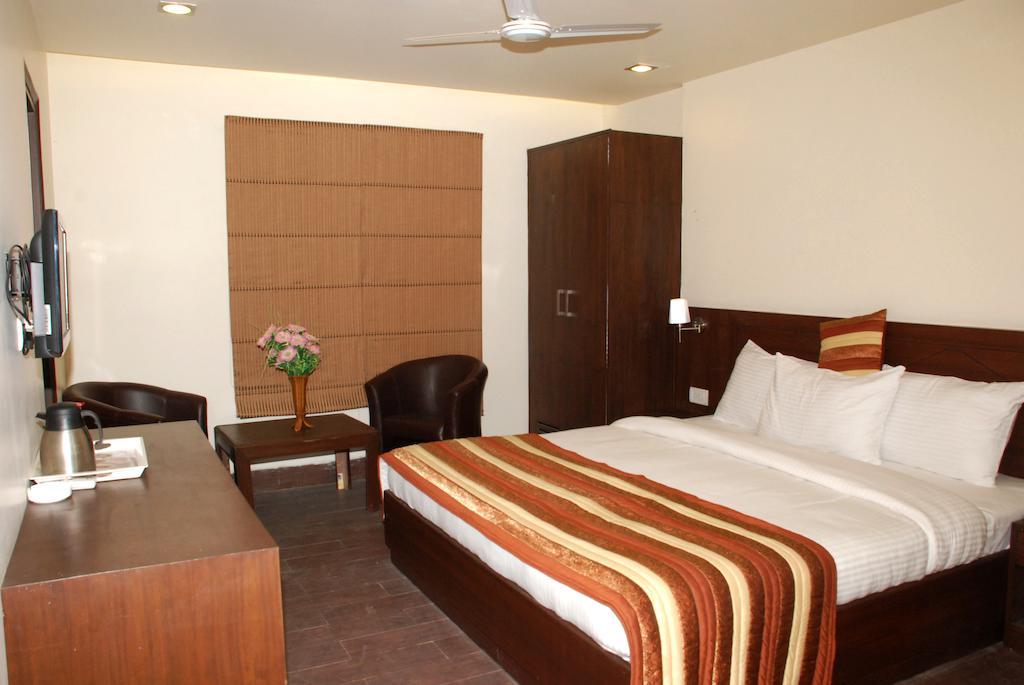 Airport Hotel Daya Capitol New Delhi Exteriör bild