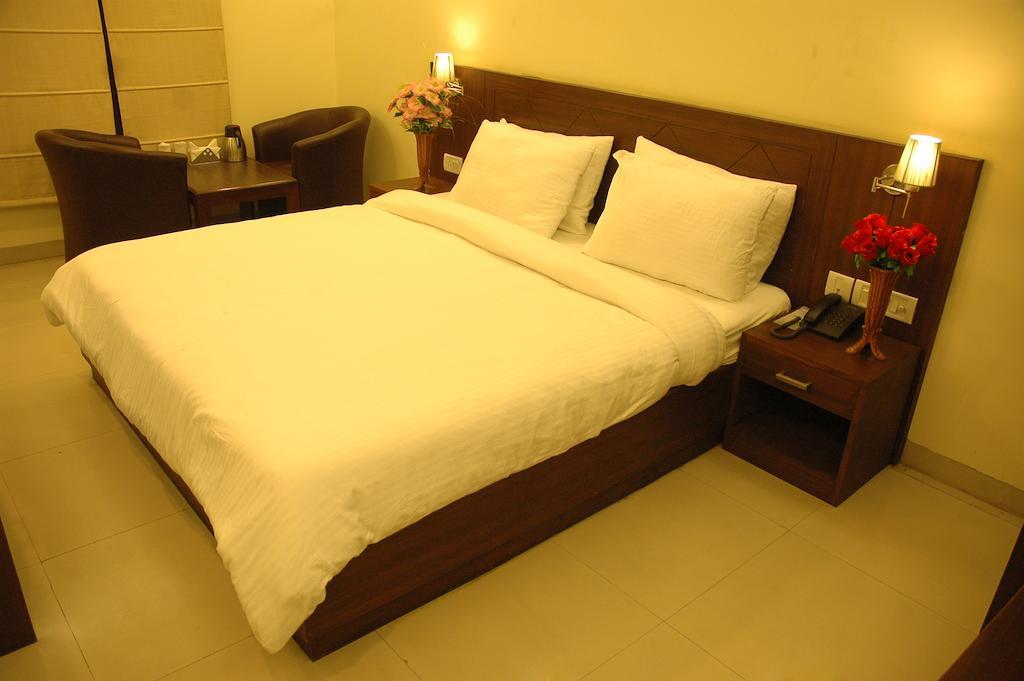 Airport Hotel Daya Capitol New Delhi Exteriör bild