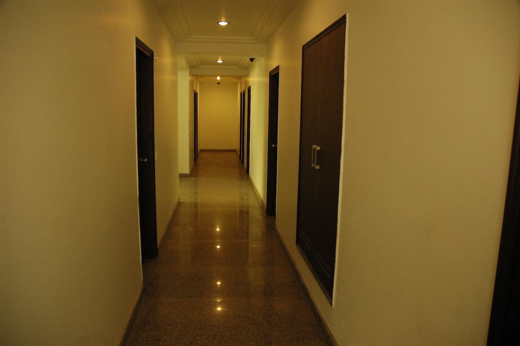 Airport Hotel Daya Capitol New Delhi Exteriör bild