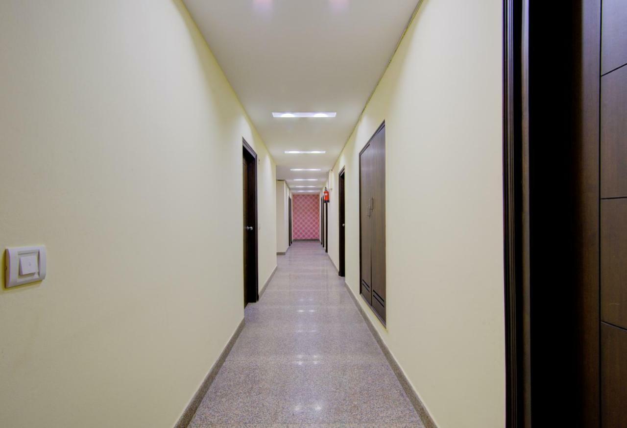 Airport Hotel Daya Capitol New Delhi Exteriör bild
