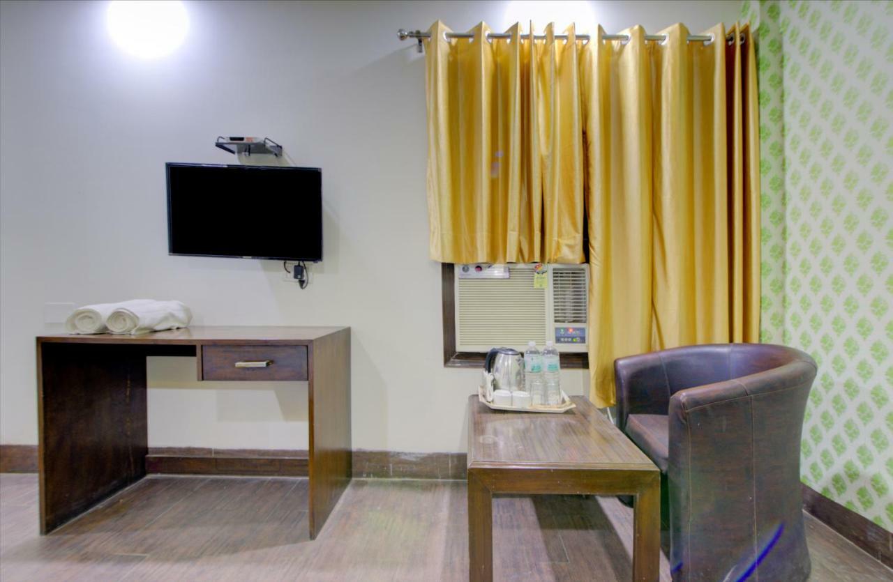 Airport Hotel Daya Capitol New Delhi Exteriör bild