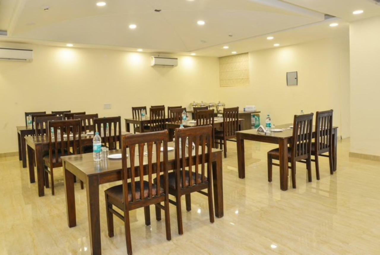Airport Hotel Daya Capitol New Delhi Exteriör bild