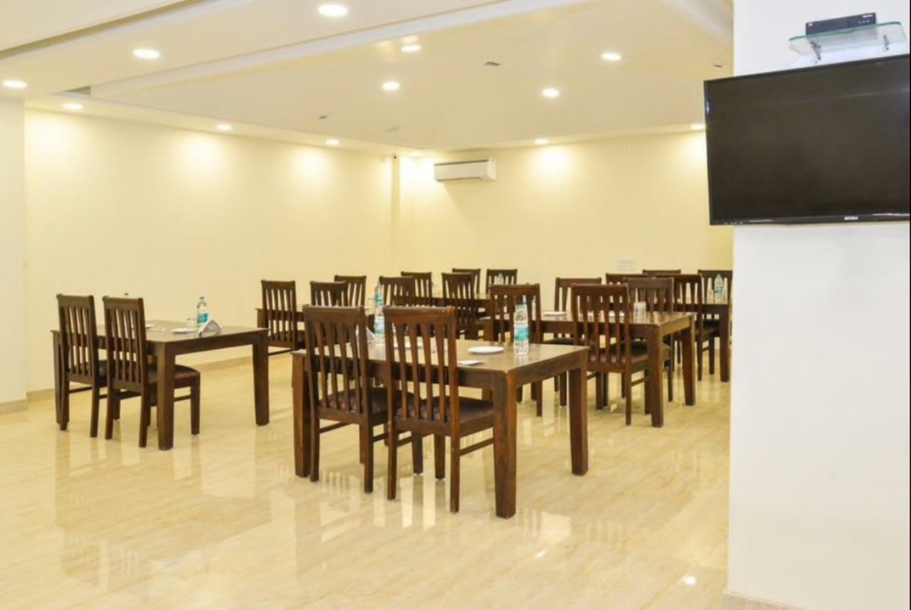 Airport Hotel Daya Capitol New Delhi Exteriör bild