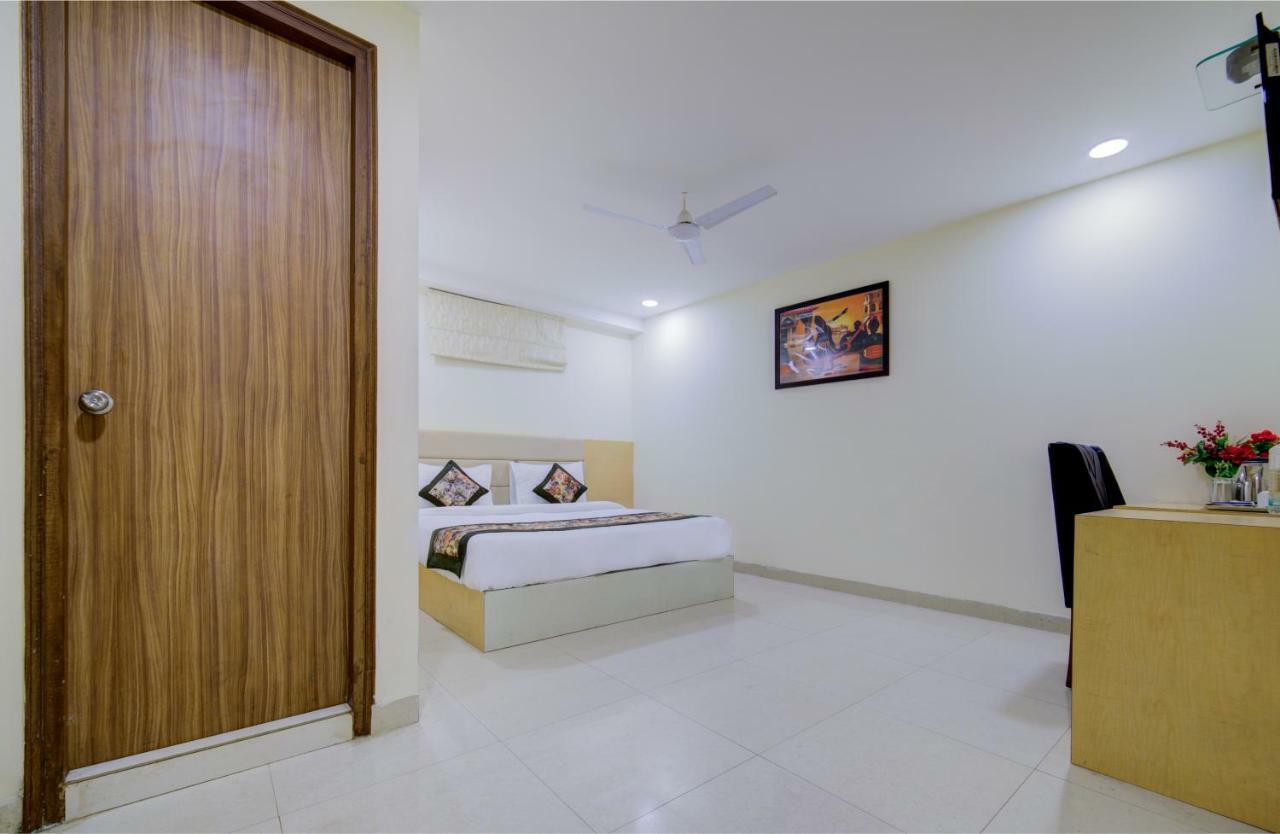 Airport Hotel Daya Capitol New Delhi Exteriör bild