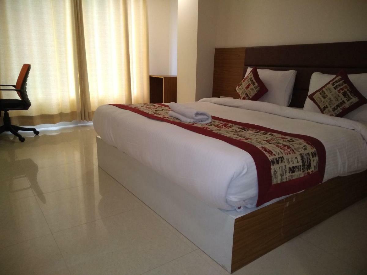 Airport Hotel Daya Capitol New Delhi Exteriör bild