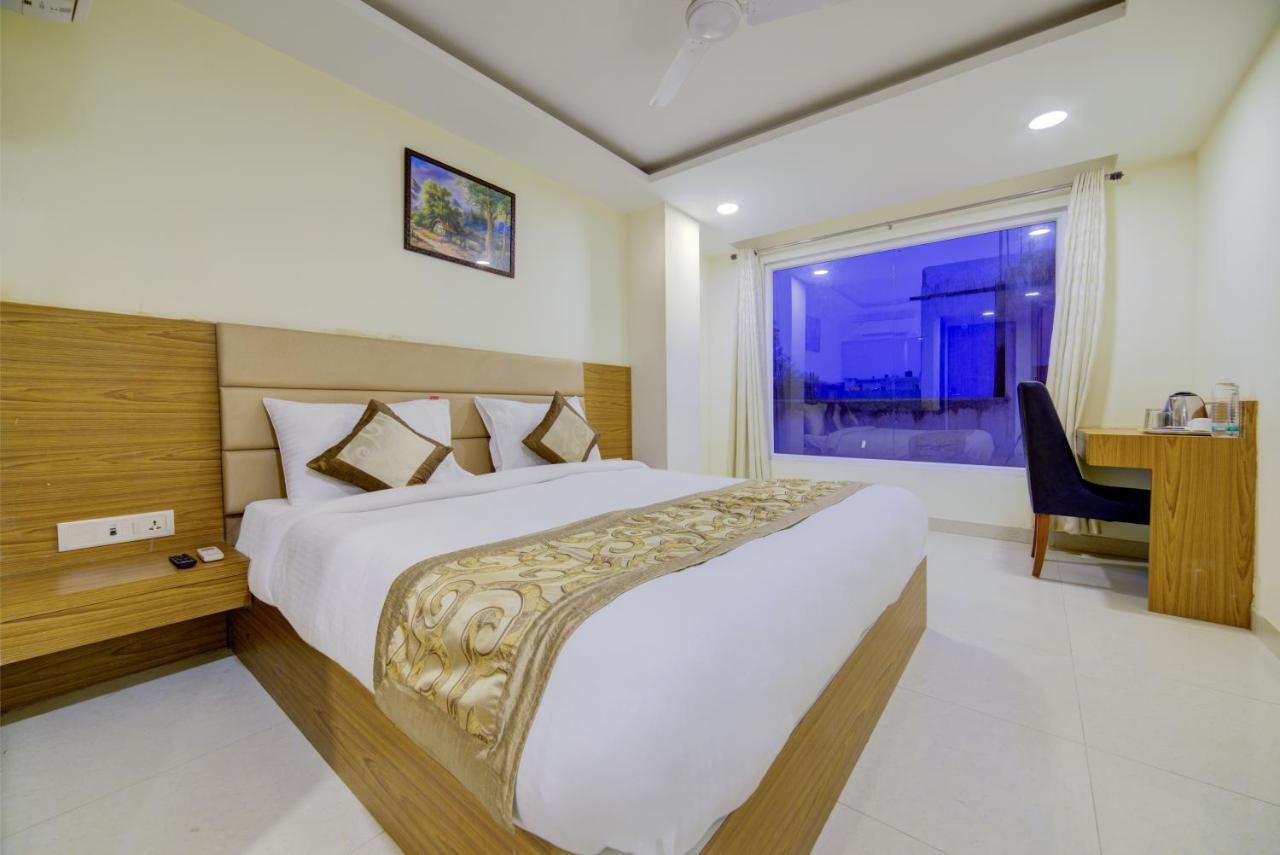 Airport Hotel Daya Capitol New Delhi Exteriör bild