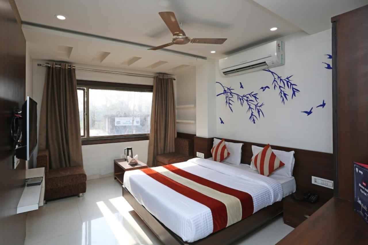 Airport Hotel Daya Capitol New Delhi Exteriör bild